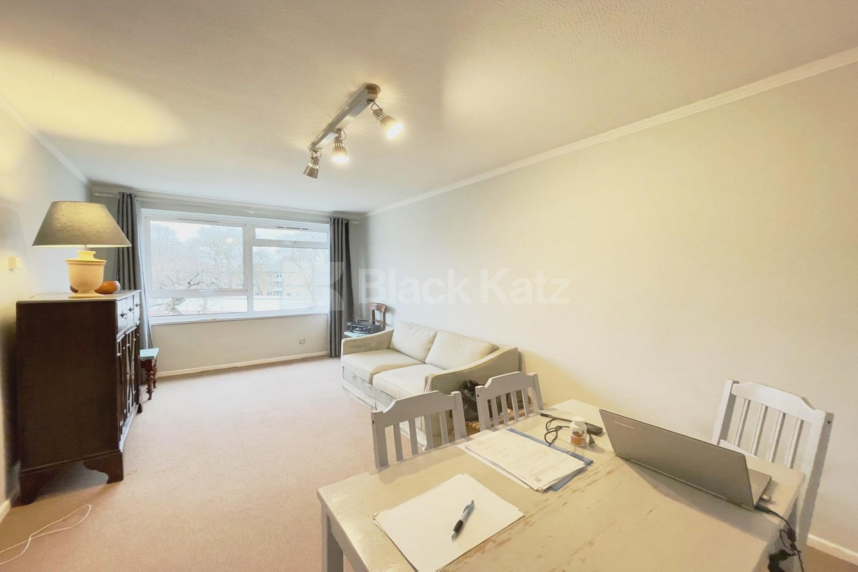 Beautiful apartment in SW12 with Off-Street Parking Weir Road , Clapham South/Balham SW12